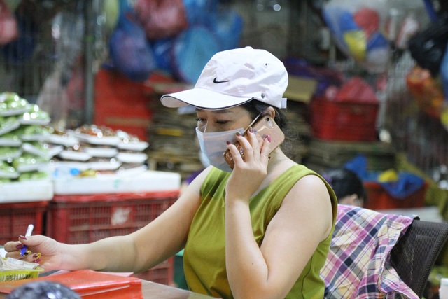 Go back to Saigon to watch the bustling sleepless market in the middle of the Covid-19-5 season