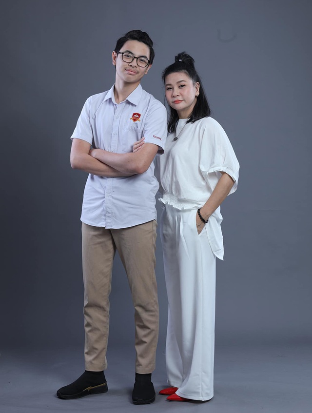 Cát Phượng: “Con tôi ngưỡng mộ hai người là Thái Hòa và Kiều Minh Tuấn” - 1 Cát Phượng: “Con tôi ngưỡng mộ hai người là Thái Hòa và Kiều Minh Tuấn” - 1