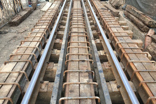 Hà Nội: Cận cảnh quá trình đục thông vòm cầu trăm tuổi tại phố Phùng Hưng - 7 Hà Nội: Cận cảnh quá trình đục thông vòm cầu trăm tuổi tại phố Phùng Hưng - 7
