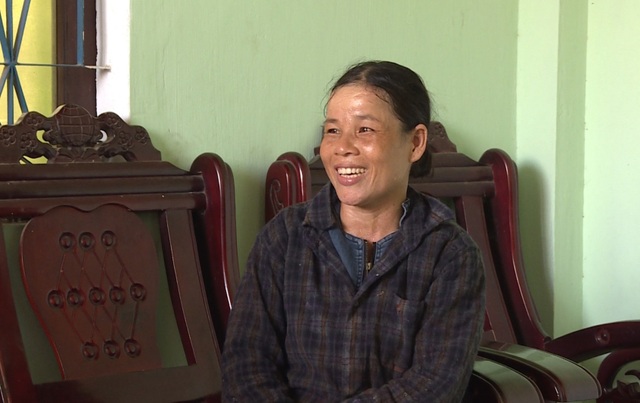 Nữ phụ hồ trả lại 150 triệu đồng nhặt được trong tấm bạt phơi lúa - 1 Nữ phụ hồ trả lại 150 triệu đồng nhặt được trong tấm bạt phơi lúa - 1