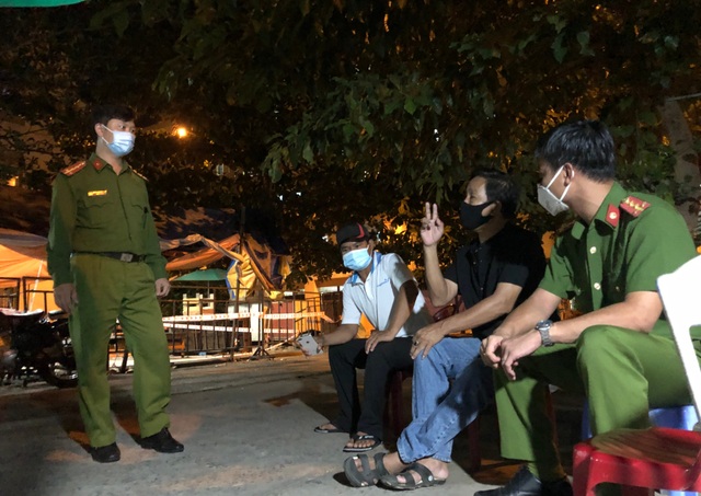 “Khi Đà Nẵng “sạch” Covid-19, tôi muốn bù đắp cho con một mùa hè vắng bố” - 1 “Khi Đà Nẵng “sạch” Covid-19, tôi muốn bù đắp cho con một mùa hè vắng bố” - 1