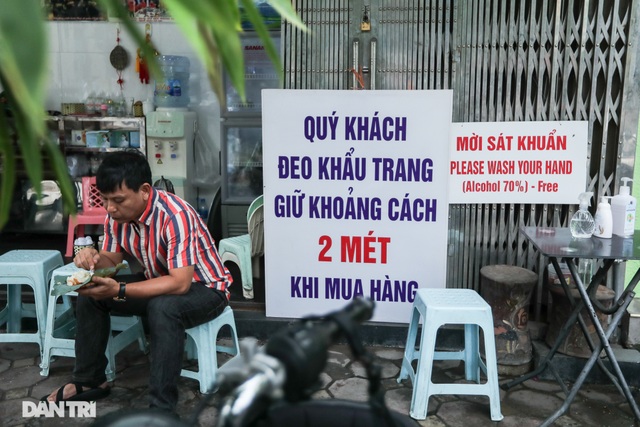 Hà Nội: Quán ăn không đảm bảo giãn cách 1m sẽ bị đóng cửa - 1 Hà Nội: Quán ăn không đảm bảo giãn cách 1m sẽ bị đóng cửa - 1