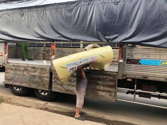 Phát hiện gần 600 tấn nệm “dỏm”, nghi giả mạo thương hiệu nổi tiếng - 8 Phát hiện gần 600 tấn nệm “dỏm”, nghi giả mạo thương hiệu nổi tiếng - 8