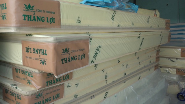 Phát hiện gần 600 tấn nệm “dỏm”, nghi giả mạo thương hiệu nổi tiếng - 6 Phát hiện gần 600 tấn nệm “dỏm”, nghi giả mạo thương hiệu nổi tiếng - 6