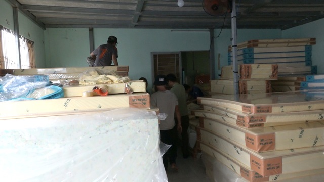 Phát hiện gần 600 tấn nệm “dỏm”, nghi giả mạo thương hiệu nổi tiếng - 5 Phát hiện gần 600 tấn nệm “dỏm”, nghi giả mạo thương hiệu nổi tiếng - 5