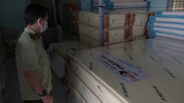 Phát hiện gần 600 tấn nệm “dỏm”, nghi giả mạo thương hiệu nổi tiếng - 4 Phát hiện gần 600 tấn nệm “dỏm”, nghi giả mạo thương hiệu nổi tiếng - 4