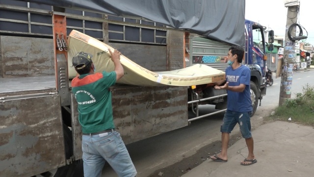 Phát hiện gần 600 tấn nệm “dỏm”, nghi giả mạo thương hiệu nổi tiếng - 7 Phát hiện gần 600 tấn nệm “dỏm”, nghi giả mạo thương hiệu nổi tiếng - 7