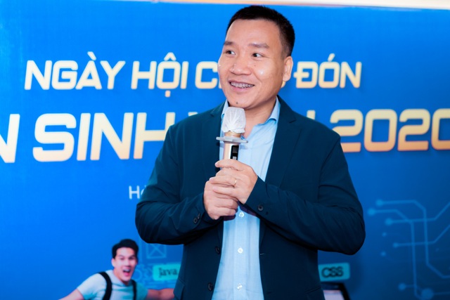 Không chờ kết quả xét tuyển Đại học, đông phụ huynh và sĩ tử tìm trường nhập học sớm để chắc suất ngành hot - 4 Không chờ kết quả xét tuyển Đại học, đông phụ huynh và sĩ tử tìm trường nhập học sớm để chắc suất ngành hot - 4