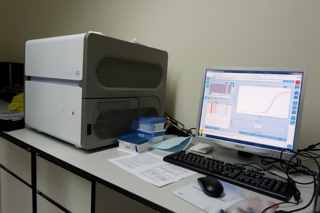 Xem chuyên gia bắt virus SARS-CoV-2 như thế nào? - 1 Xem chuyên gia bắt virus SARS-CoV-2 như thế nào? - 1
