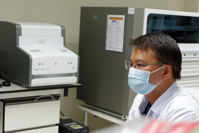 Một ngày tại công xưởng truy tìm virus SARS-CoV-2 - 8 Một ngày tại công xưởng truy tìm virus SARS-CoV-2 - 8