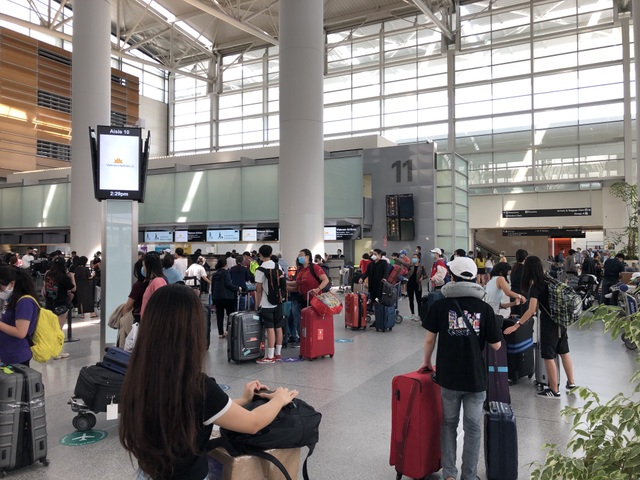 Chuyến bay đưa hơn 340 công dân Việt Nam từ Mỹ về nước an toàn - 1 Chuyến bay đưa hơn 340 công dân Việt Nam từ Mỹ về nước an toàn - 1