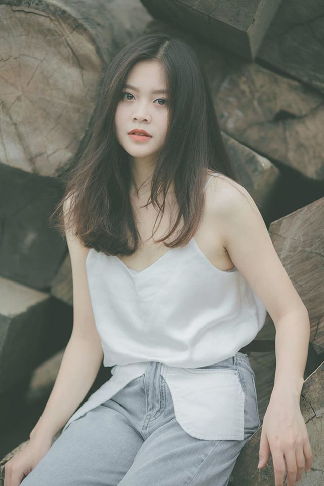 Hot girl Ngoại thương chuẩn “con nhà người ta”: Xinh đẹp, lại học giỏi - 8 Hot girl Ngoại thương chuẩn “con nhà người ta”: Xinh đẹp, lại học giỏi - 8