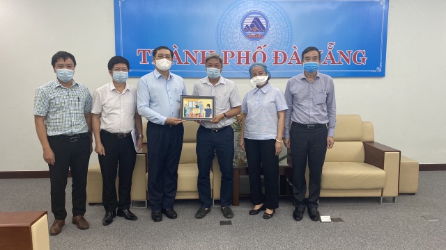 Thứ trưởng Nguyễn Trường Sơn rời Đà Nẵng sau 3 tuần ở tâm dịch Covid-19 - 2 Thứ trưởng Nguyễn Trường Sơn rời Đà Nẵng sau 3 tuần ở tâm dịch Covid-19 - 2