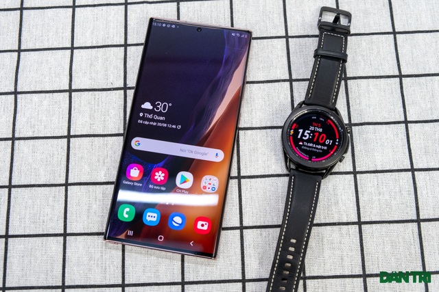 Mở hộp Galaxy Watch 3, so sánh cùng đối thủ Apple Watch - 1 Mở hộp Galaxy Watch 3, so sánh cùng đối thủ Apple Watch - 1