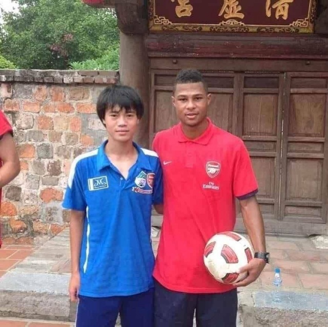 Hai ngôi sao xuất hiện ở chung kết cúp châu Âu từng sang Việt Nam du đấu - 2