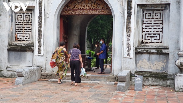 Nhiều di tích, danh lam thắng cảnh tại Hà Nội vẫn mở cửa nhưng không có khách - 3
