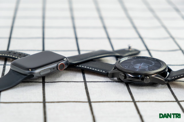 Mở hộp Galaxy Watch 3, so sánh cùng đối thủ Apple Watch - 9 Mở hộp Galaxy Watch 3, so sánh cùng đối thủ Apple Watch - 9