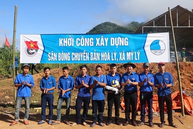 Tuổi trẻ Nghệ An vững niềm tin tiến bước dưới cờ Đảng - 8 Tuổi trẻ Nghệ An vững niềm tin tiến bước dưới cờ Đảng - 8