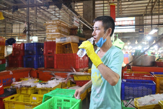 Thầy giáo chuyển nghề mua được nhà sau 11 năm thức đêm làm ...thợ mổ cá - 5 Thầy giáo chuyển nghề mua được nhà sau 11 năm thức đêm làm ...thợ mổ cá - 5