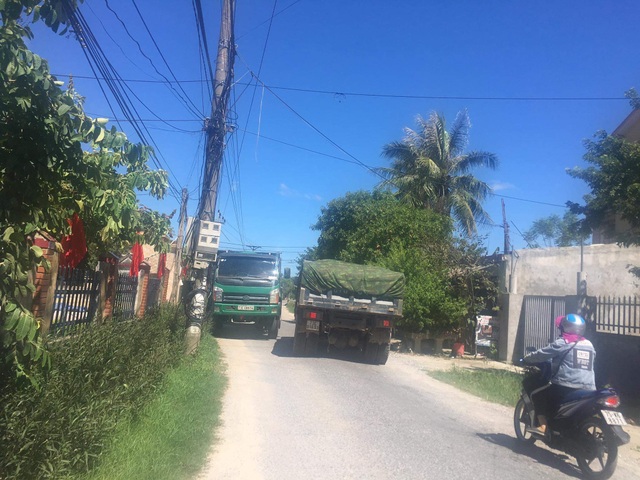 Quảng Bình: Dân khốn khổ vì con đường huyết mạch xuống cấp nghiêm trọng - 9 Quảng Bình: Dân khốn khổ vì con đường huyết mạch xuống cấp nghiêm trọng - 9