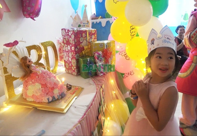 Món quà bất ngờ trong sinh nhật của con gái cố diễn viên Mai Phương - 2 Món quà bất ngờ trong sinh nhật của con gái cố diễn viên Mai Phương - 2