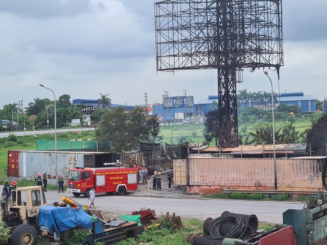 Vụ cháy kho bãi xăng dầu ở Hải Phòng: Truy trách nhiệm người quản lý - 2 Vụ cháy kho bãi xăng dầu ở Hải Phòng: Truy trách nhiệm người quản lý - 2