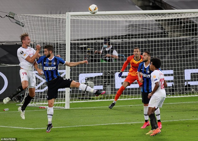 Những khoảnh khắc nghẹt thở trong chiến thắng của Sevilla trước Inter Milan - 8 Những khoảnh khắc nghẹt thở trong chiến thắng của Sevilla trước Inter Milan - 8