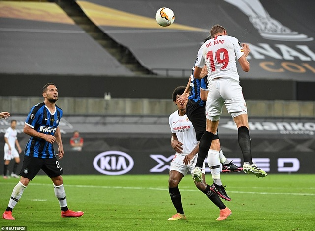 Những khoảnh khắc nghẹt thở trong chiến thắng của Sevilla trước Inter Milan - 10