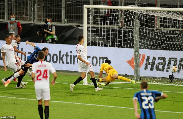 Những khoảnh khắc nghẹt thở trong chiến thắng của Sevilla trước Inter Milan - 14 Những khoảnh khắc nghẹt thở trong chiến thắng của Sevilla trước Inter Milan - 14