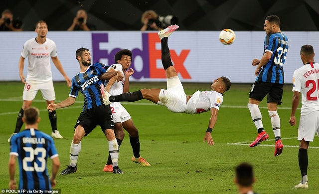 Những khoảnh khắc nghẹt thở trong chiến thắng của Sevilla trước Inter Milan - 16 Những khoảnh khắc nghẹt thở trong chiến thắng của Sevilla trước Inter Milan - 16