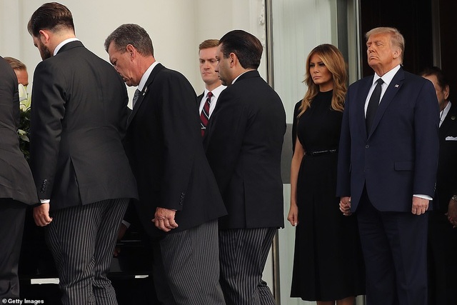 Ông Trump tổ chức tang lễ cho em trai tại Nhà Trắng - 7