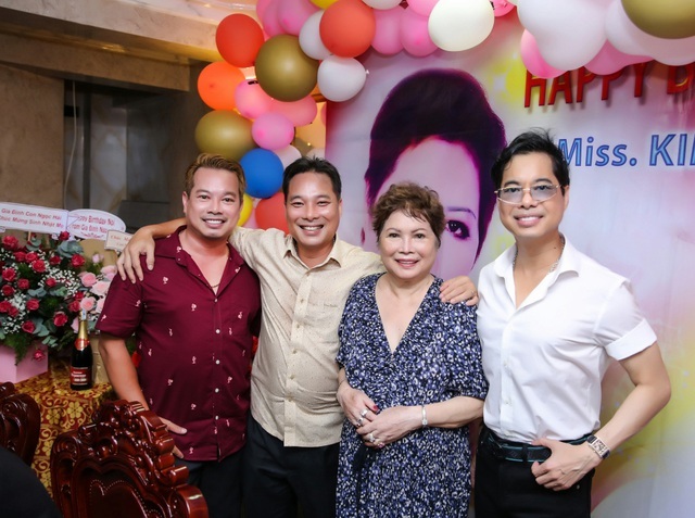 Thực hư những cuộc tình trong bóng tối gây xôn xao showbiz Việt - 12 Thực hư những cuộc tình trong bóng tối gây xôn xao showbiz Việt - 12