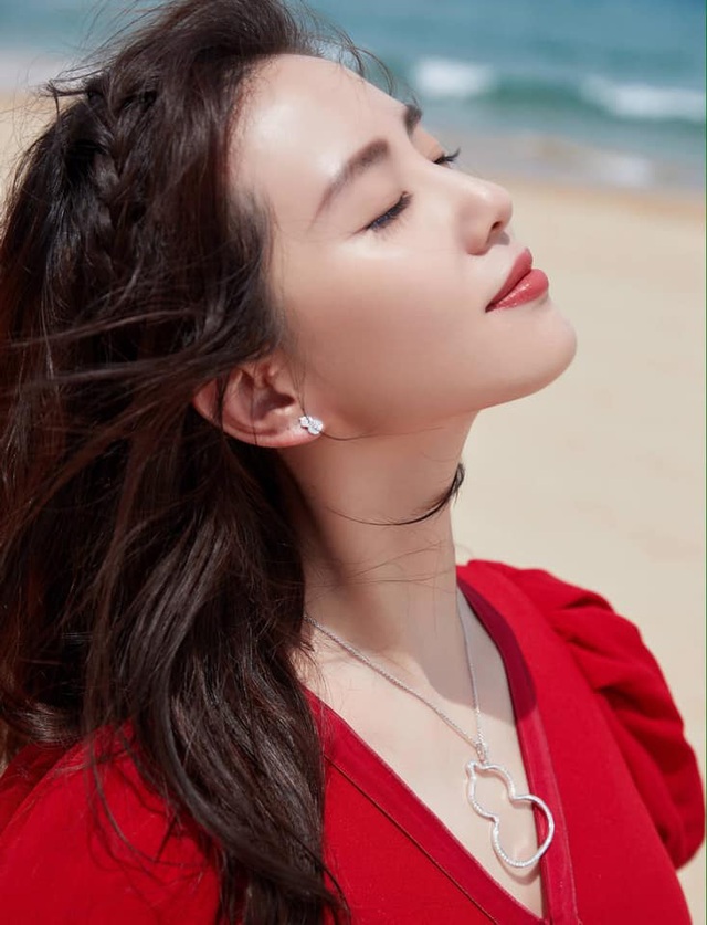 Nhan sắc mặn mà và hôn nhân viên mãn của Lưu Thi Thi sau 1 năm sinh nở - 9 Nhan sắc mặn mà và hôn nhân viên mãn của Lưu Thi Thi sau 1 năm sinh nở - 9