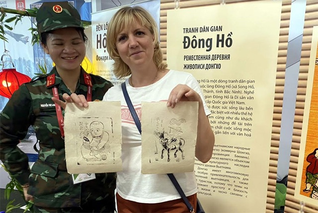 Tranh Đông Hồ hút hồn người Nga - 5 Tranh Đông Hồ hút hồn người Nga - 5