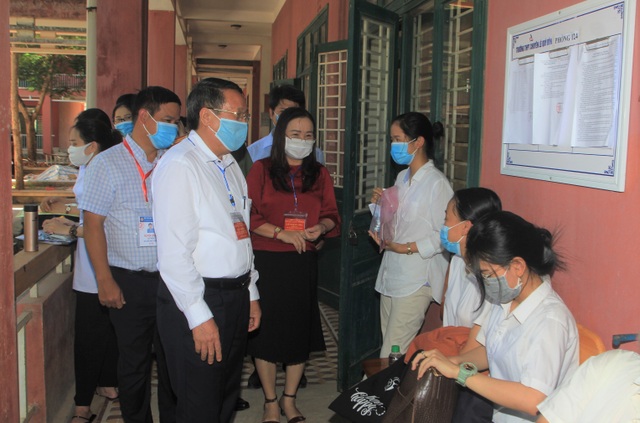 Thí sinh thi tốt nghiệp THPT đợt 2 được bố trí ăn, nghỉ ngay tại điểm thi - 1 Thí sinh thi tốt nghiệp THPT đợt 2 được bố trí ăn, nghỉ ngay tại điểm thi - 1