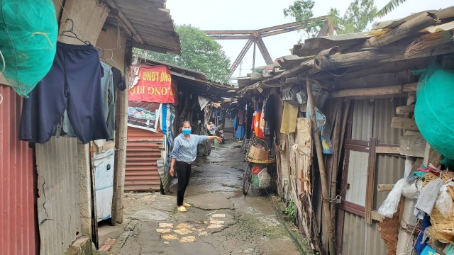 Người lao động nghèo lao đao giữa “cơn bão” dịch Covid-19 - 1 Người lao động nghèo lao đao giữa “cơn bão” dịch Covid-19 - 1