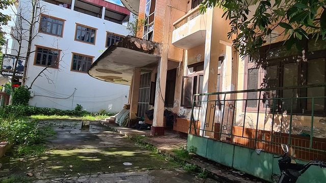 Nhiều nhà công sản cũ sau chuyển đổi bị bỏ hoang trên đất vàng Lào Cai - 5 Nhiều nhà công sản cũ sau chuyển đổi bị bỏ hoang trên đất vàng Lào Cai - 5