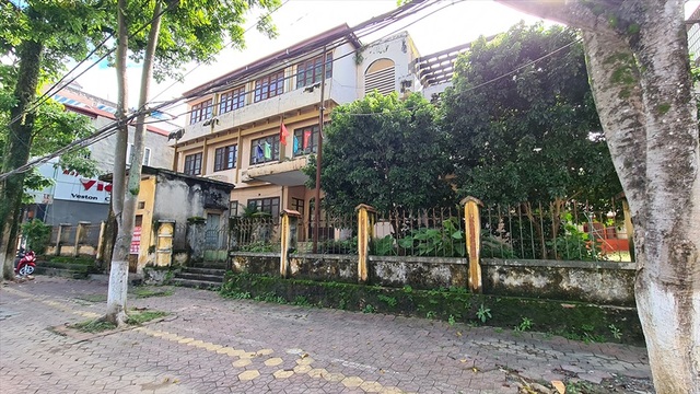 Nhiều nhà công sản cũ sau chuyển đổi bị bỏ hoang trên đất vàng Lào Cai - 7 Nhiều nhà công sản cũ sau chuyển đổi bị bỏ hoang trên đất vàng Lào Cai - 7