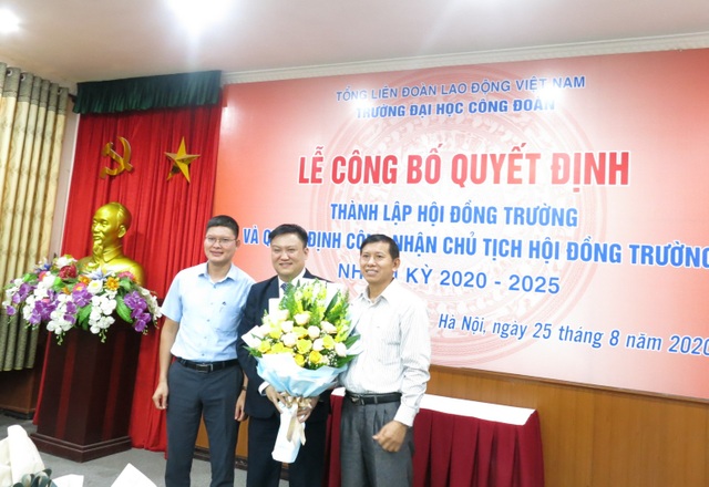Công bố quyết định bầu Chủ tịch Hội đồng trường Trường Đại học Công đoàn - 1 Công bố quyết định bầu Chủ tịch Hội đồng trường Trường Đại học Công đoàn - 1