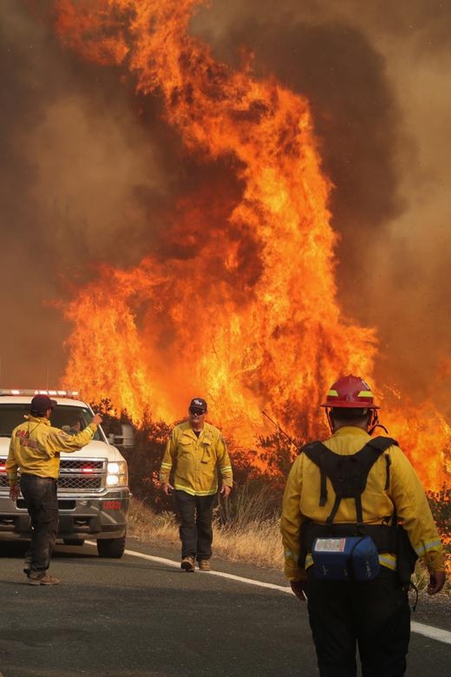 650 đám cháy rừng càn quét bang California, 7 người chết - 5