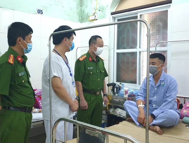 Côn đồ lao xe rạn xương sườn trung uý CSGT đối diện hình phạt nào? - 3 Côn đồ lao xe rạn xương sườn trung uý CSGT đối diện hình phạt nào? - 3