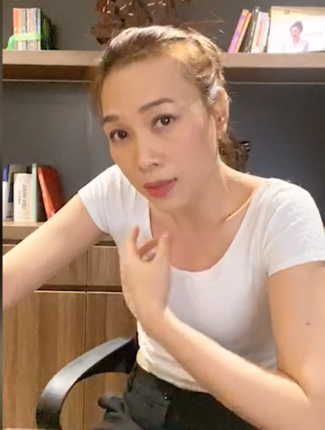 Mỹ Tâm livestream khoe eo thon, dập tắt tin đồn mang thai - 2 Mỹ Tâm livestream khoe eo thon, dập tắt tin đồn mang thai - 2