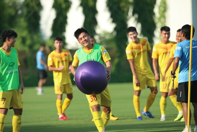 U22 Việt Nam chia tay 3 cầu thủ, tập bài lạ chờ đấu CLB Viettel - 6 U22 Việt Nam chia tay 3 cầu thủ, tập bài lạ chờ đấu CLB Viettel - 6