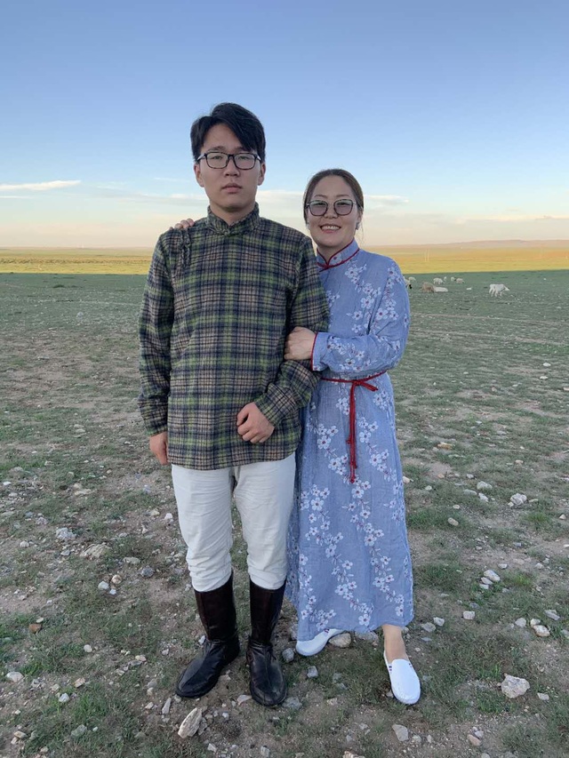 Trung Quốc: Người mẹ 43 tuổi và con trai cùng đỗ đại học  - 1