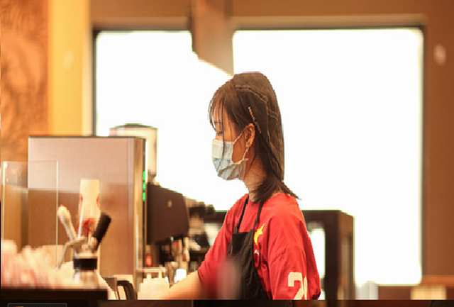 Sinh viên thất nghiệp cố trụ lại Hà Nội “bóp mồm bóp miệng” chờ qua dịch - 2 Sinh viên thất nghiệp cố trụ lại Hà Nội “bóp mồm bóp miệng” chờ qua dịch - 2