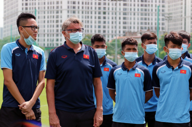 HLV Troussier: “Việt Nam cần luồng gió mới để tranh vé World Cup 2026” - 2