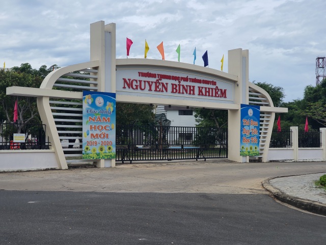 Nữ sinh Quảng Nam đạt điểm 10 môn Sử: “Em hoàn thành bài thi trong 20 phút” - 2 Nữ sinh Quảng Nam đạt điểm 10 môn Sử: “Em hoàn thành bài thi trong 20 phút” - 2