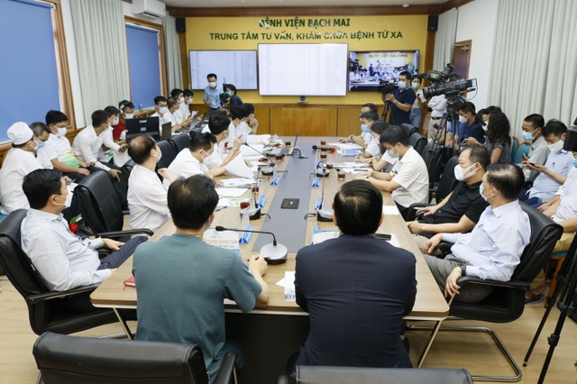 Bác sĩ Bệnh viện Bạch Mai khám từ xa cho người dân tại 35 tỉnh, thành - 1 Bác sĩ Bệnh viện Bạch Mai khám từ xa cho người dân tại 35 tỉnh, thành - 1
