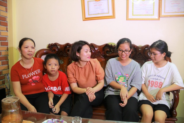 Ninh Bình: Bố bán than, mẹ bán gà, con đỗ thủ khoa khối C với 29,25 điểm - 6 Ninh Bình: Bố bán than, mẹ bán gà, con đỗ thủ khoa khối C với 29,25 điểm - 6