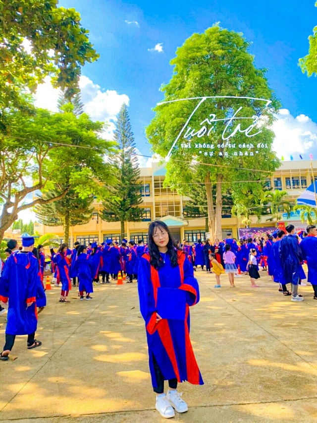 Nữ sinh trường huyện đạt điểm 10 môn Sử nguyện vọng trở thành phóng viên - 4 Nữ sinh trường huyện đạt điểm 10 môn Sử nguyện vọng trở thành phóng viên - 4